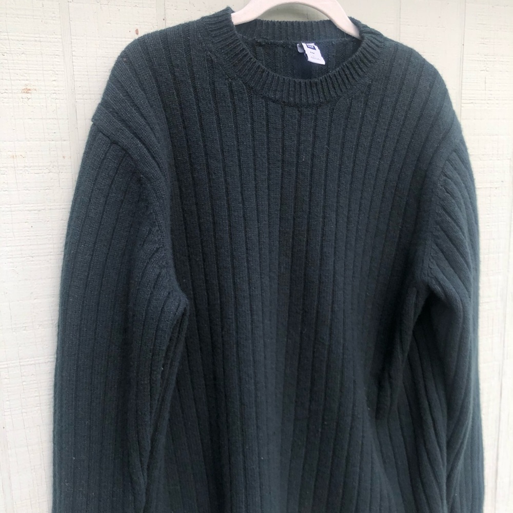 Gap sweater
